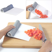 Load image into Gallery viewer, ScooperDuper™ Folding Food Scooper ⭐⭐⭐⭐⭐